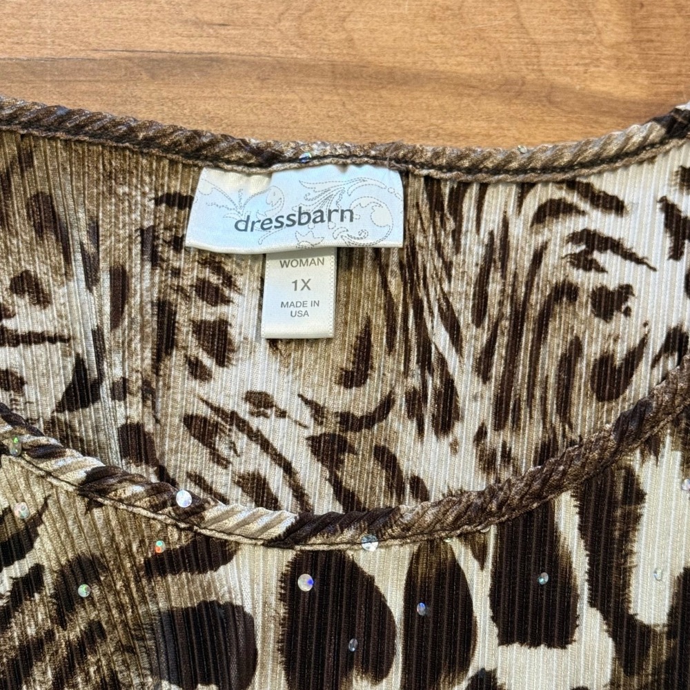 Dressbarn Leopard Print‎ Top Woman 1X Brown Plisse Sequin Short Sleeve Blouse - Picture 2 of 5